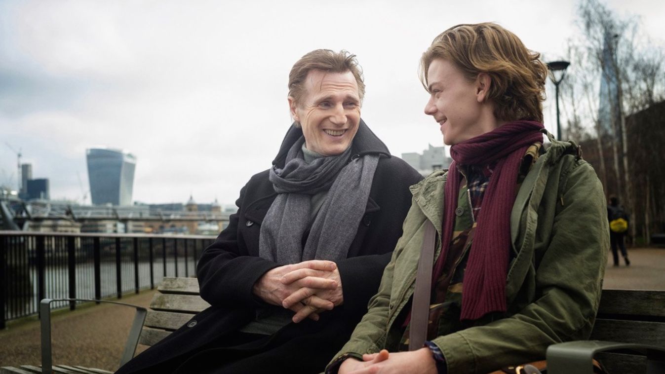 Igazából szerelem folytatás, Liam Neeson és Thomas Brodie-Sangster 