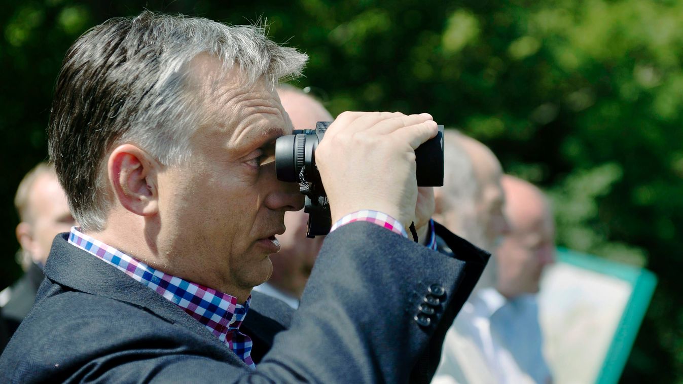 Orbán Nyugatra pislog, de Keletre néz 