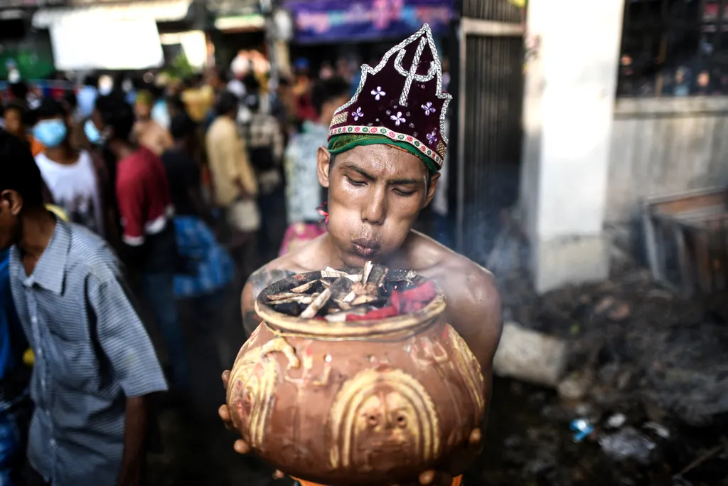 vallás, Hinduizmus, fesztivál, tűz séta, Yangon, Burma, Myanmar, 2023. 05. 28. 