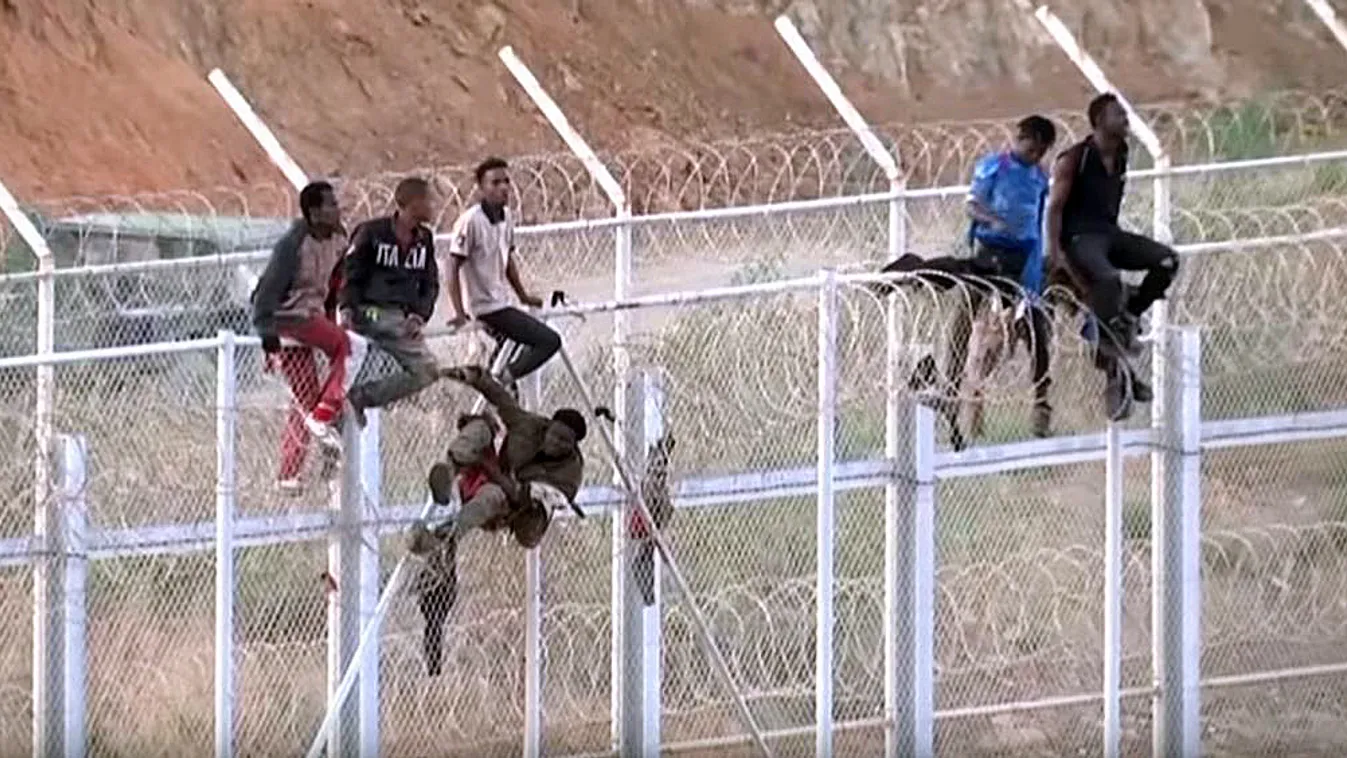 Ceuta fence kerítés migránsok menekültek Spanyolország Marokkó 
