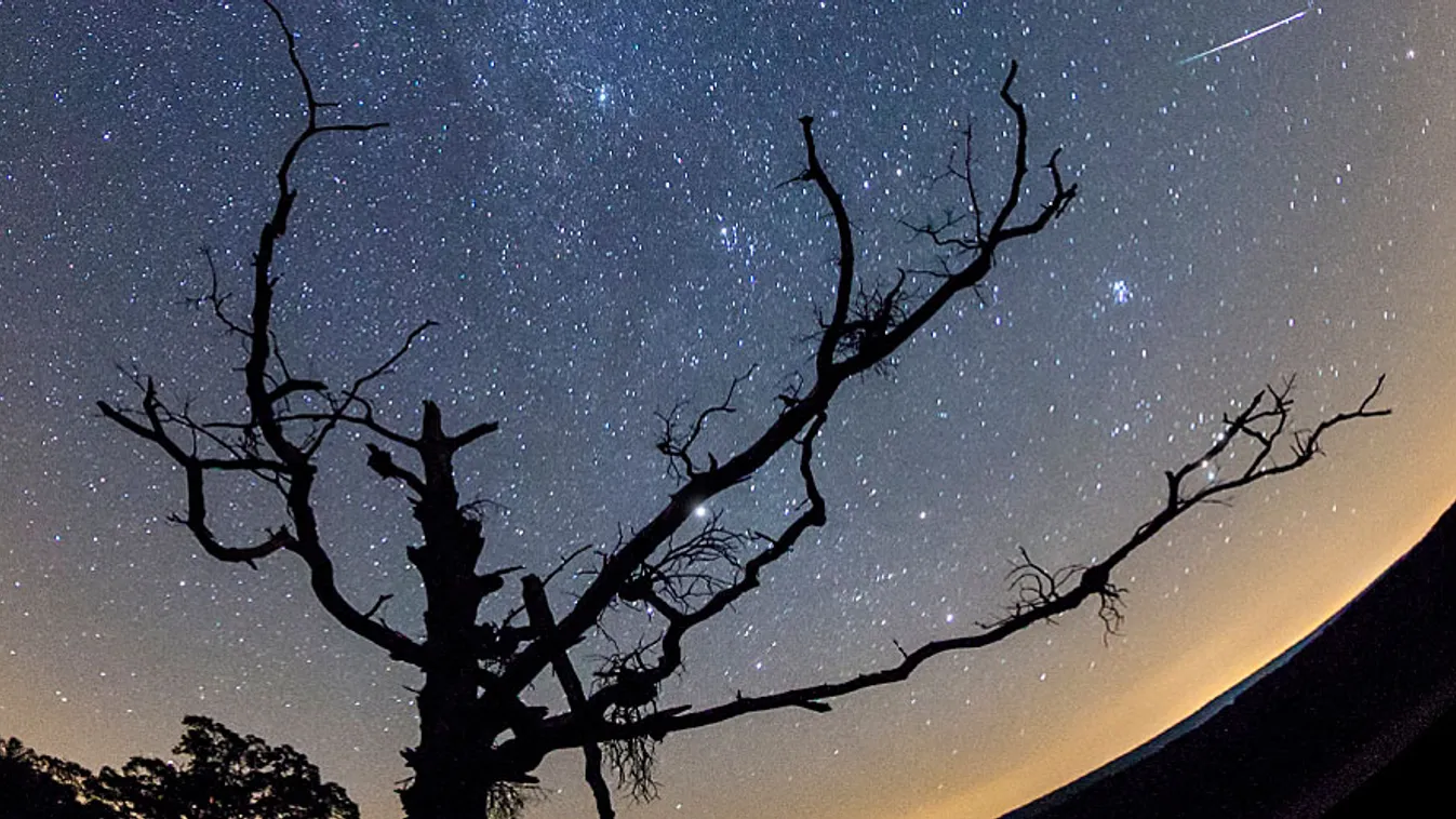 hullócsillag, Perseida meteor felvillanása a Szekeres és a Bika csillagképek mellett