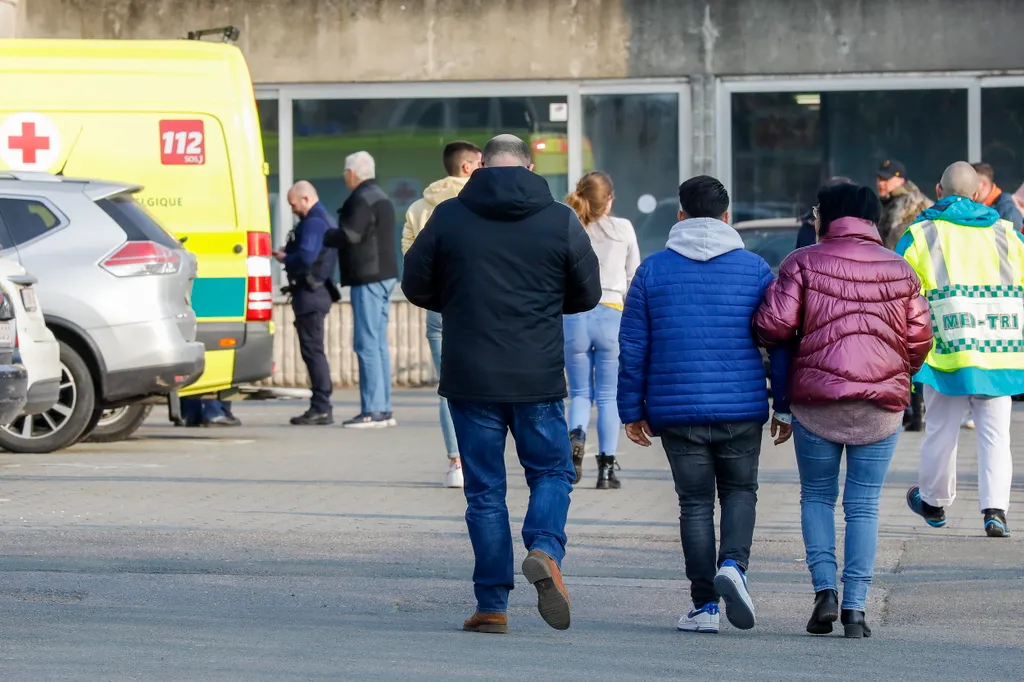 Szándékosan a karneválozó tömegbe hajtott egy férfi Belgiumban, Strépy-Bracquegnies 