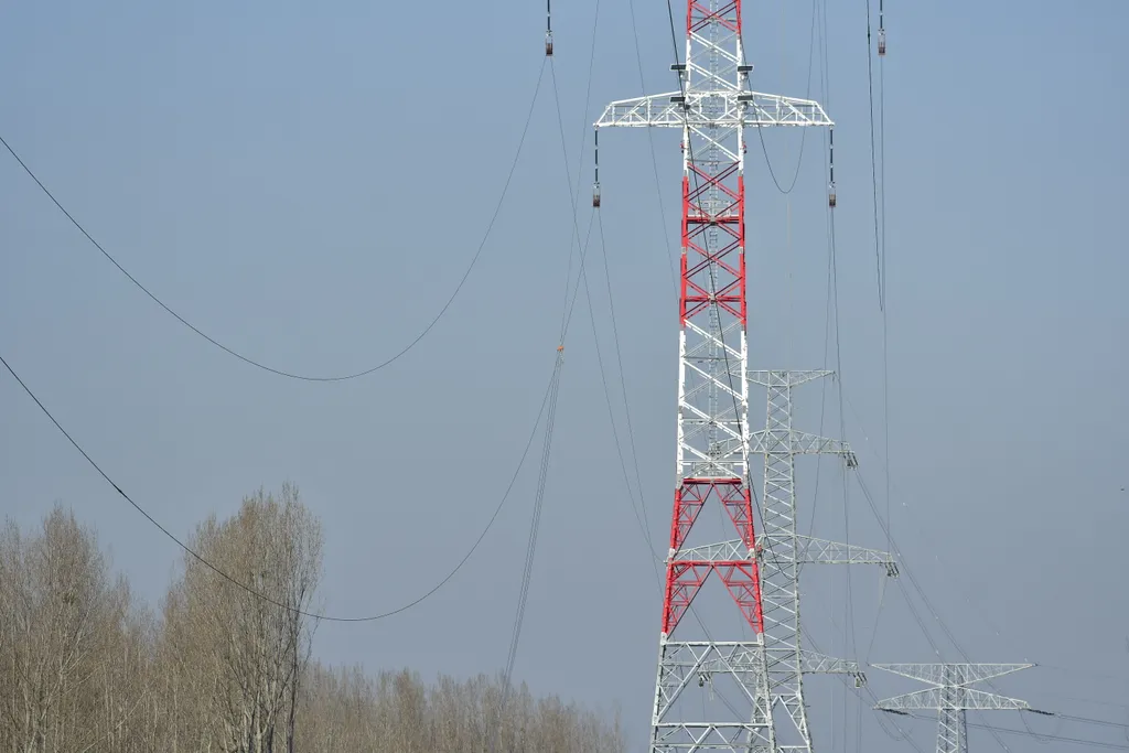 Két új határkeresztező 400 kV-os távvezetéket adtak át a kereskedelmi forgalomnak Magyarország és Szlovákia között 