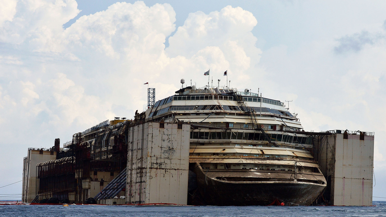 Costa Concordia, Giglio sziget, olaszország, hajó baleset, szerencsétlenség, roncs 