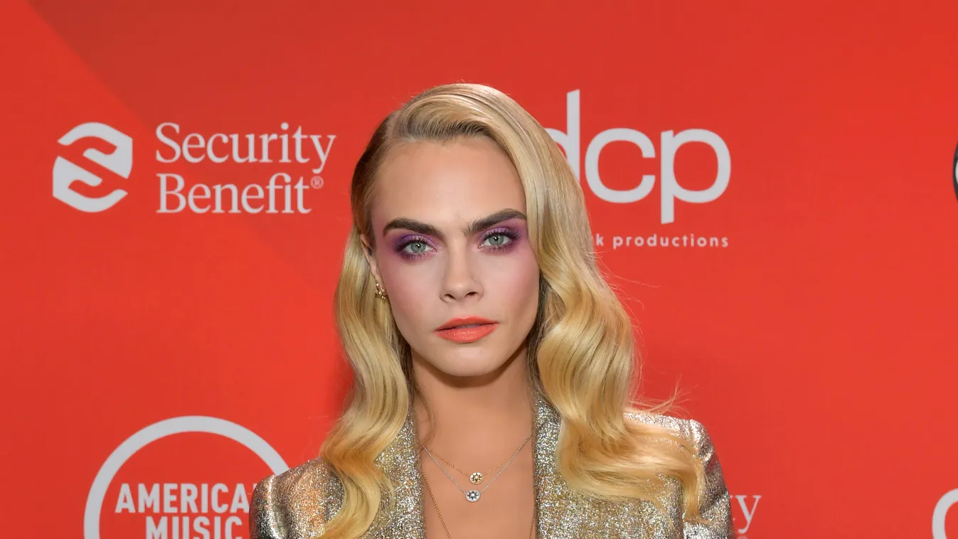 2020 American Music Awards, Cara Delevingne, Backstage, divat 