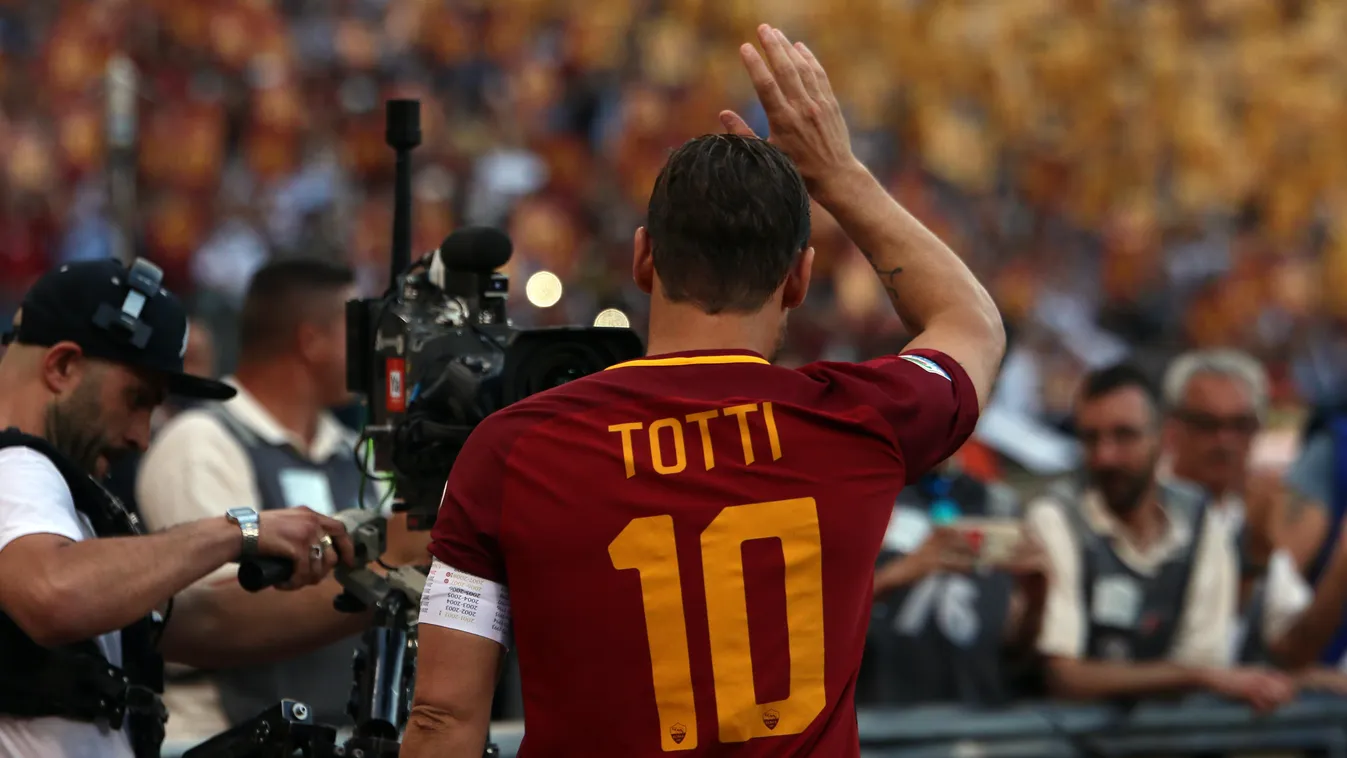 Soccer: Goodbye party for Francis Totti at Rome's Stadio Olimpico Newzulu Citizenside CITIZENSIDE/Cosimo Martemucci totti francesco totti STADIUM olimpico serie a totti goodbye party totti last match totti last game Stadio Olimpico May 28 2017 Rome Italy 