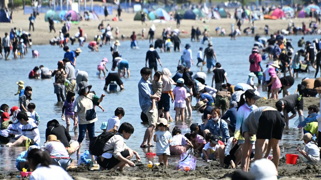 Kagylóásás Jokohama strandján 