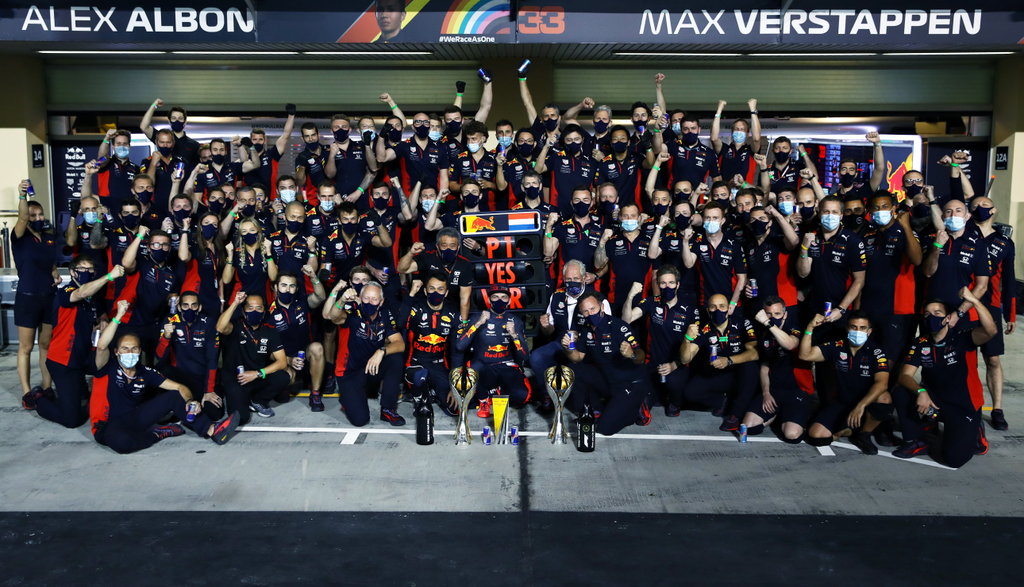 Forma-1, Abu-dzabi Nagydíj, Red Bull Racing, győzelem, Max Verstappen, fotózás 