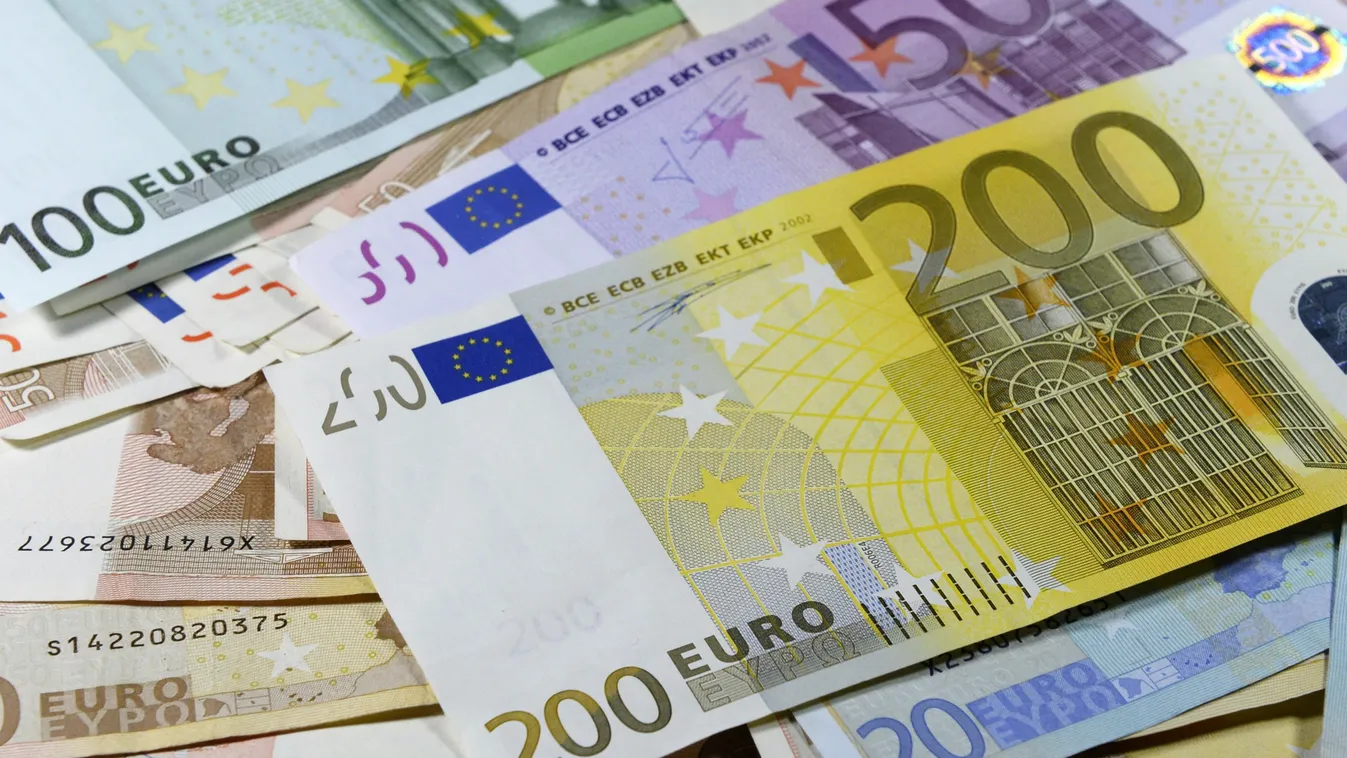 100 Euro Banknote 20 Euro Banknote 200 Euro Banknote 50 Euro Banknote 500 Euro Banknote Banknote Business Sector Close-up Currency Detail Economy Euro Europe European Union Finance Indoors Money No People Number Number 200 Standard Of Living Wealth 