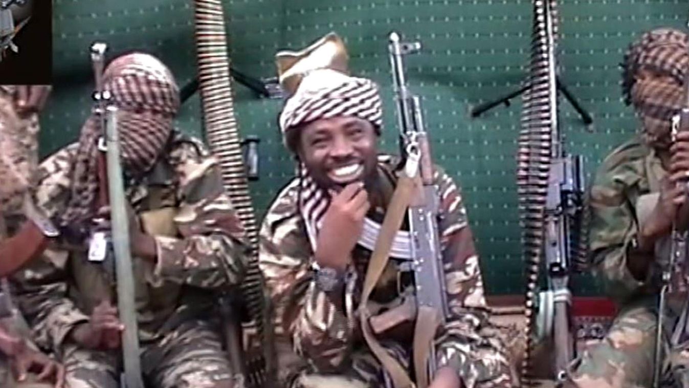 Abubakr Shekau a Boko Haram terrorista szervezet vezetője, elrabolt diáklányok, 2013 