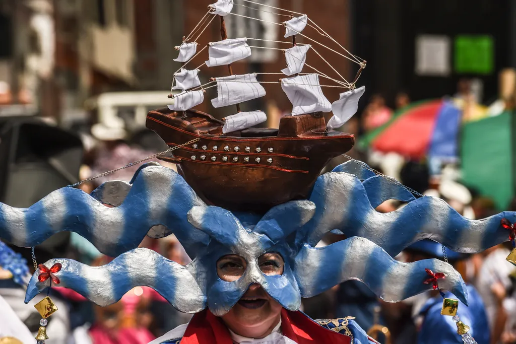 A reveller performs during the "Cuadrillas" parade during the Devils Carnival, in Riosucio, Caldas Department, Colombia, on January 6, 2019. - The Devil's Carnival, which takes place every two years, has its origins in the 19th century when the town of Ri