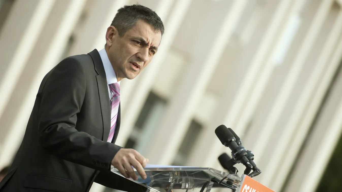 Potápi Árpád János; Orbán Viktor Dombóvár, 2014. április 1.
Potápi Árpád János, a Fidesz-KDNP országgyűlési képviselőjelöltje beszédet mond a pártszövetség választási nagygyűlésén, amelyen felszólalt Orbán Viktor miniszterelnök, a Fidesz elnöke a dombóvár