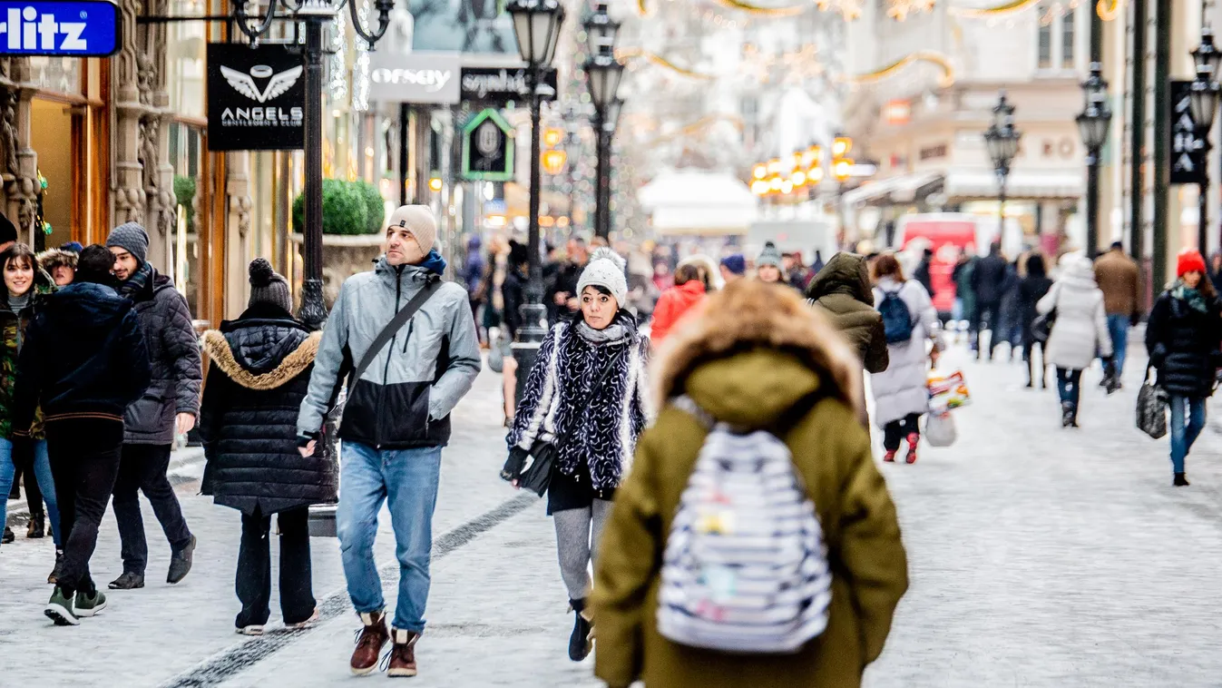 tél, hangulat, karácsonyfa vásár, havazás, Budapest, hó, 2018, december, karácsonyi vásár, vásárlás, ajándék, város 