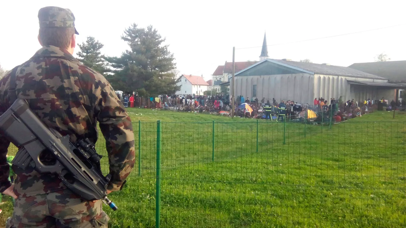 Illegális bevándorlás - Szlovénia - Ideiglenes menekülttábor Dobován, migráns 
