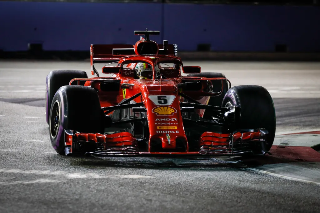 A Forma-1-es Szingapúri Nagydíj pénteki napja, Sebastian Vettel, Scuderia Ferrari 