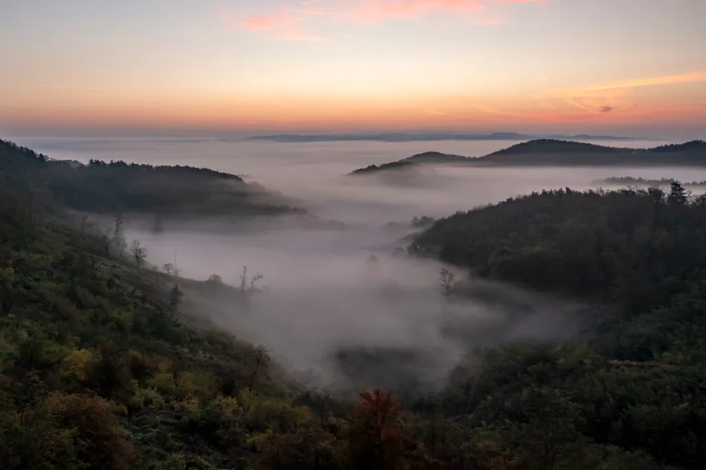 Lélegzetelállító köd Nógrádban, köd, tájkép, természetfotó, időjárás, Nógrád 