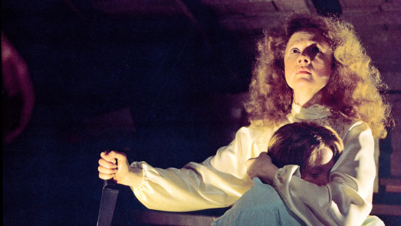 carrie (1976) usa Cinéma enfant arme blanche couteau (weapon) Horizontal CHILD KNIFE 