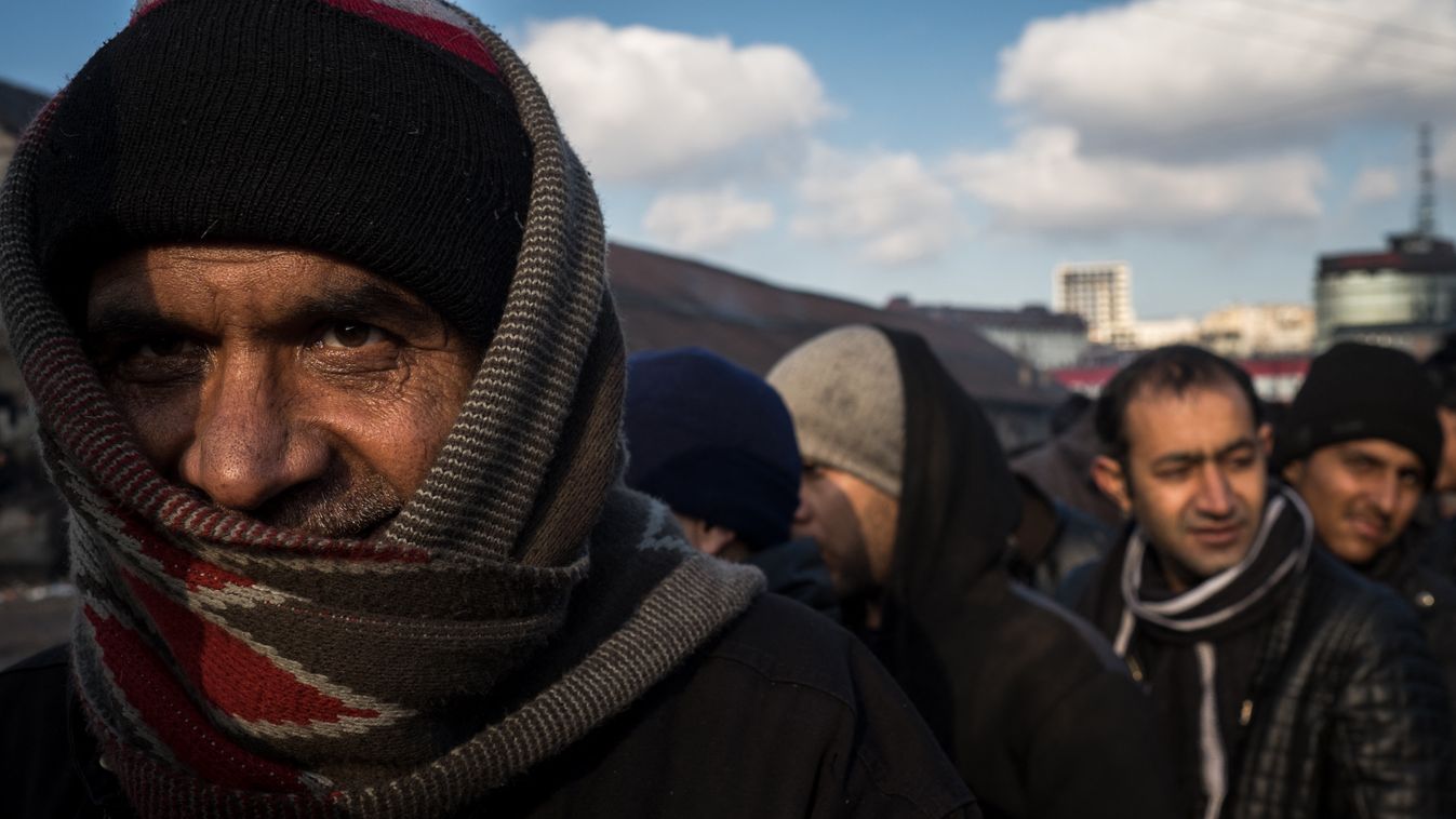 férfi, menekült, migráns, szerbia 