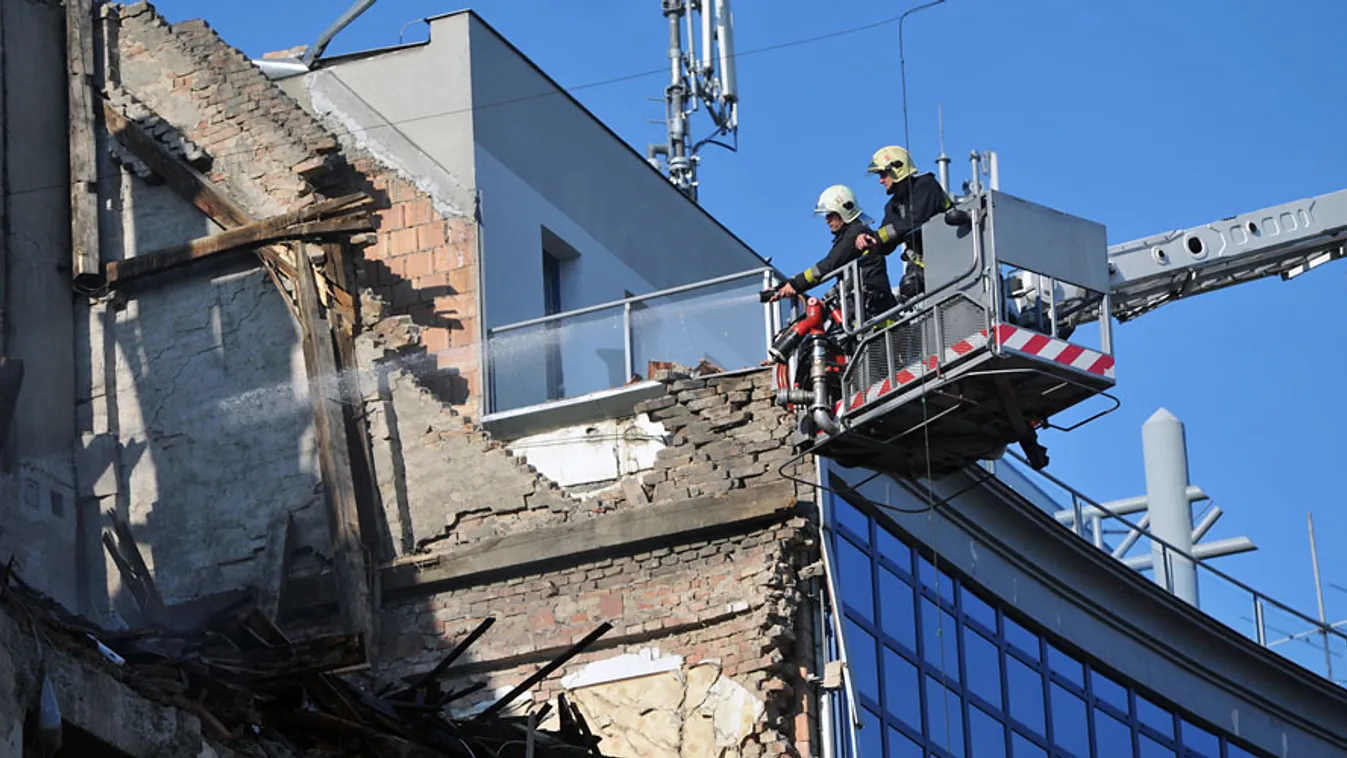 Robbanás Óbudán a Tímár utca és Pacsirtamező utca sarkán 
