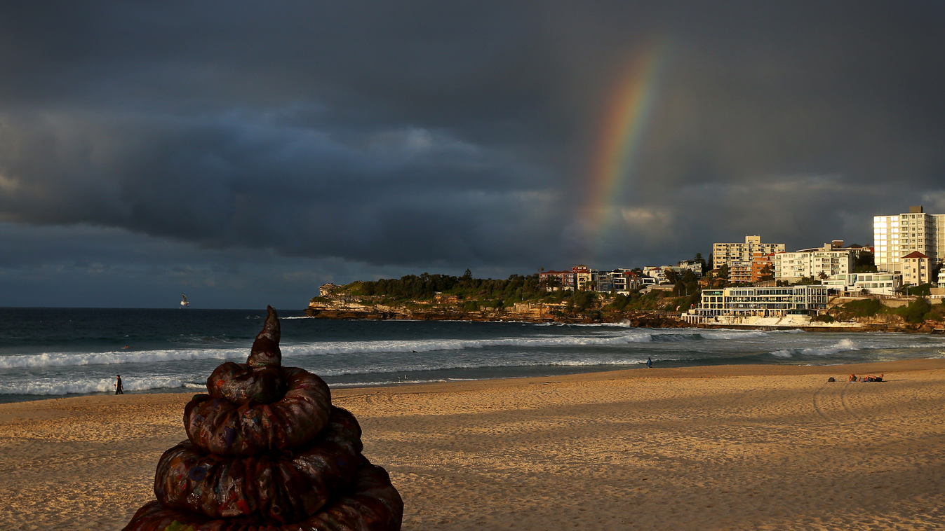 Sydney, Australia, tengerpart, szobor, "Plastic pile of sh!t", Bondi Beach, 