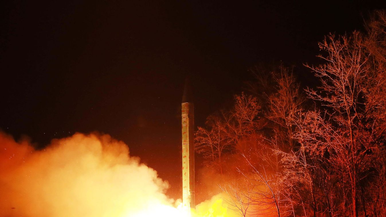 Észak-koreai ballisztikus rakéta fellövése 