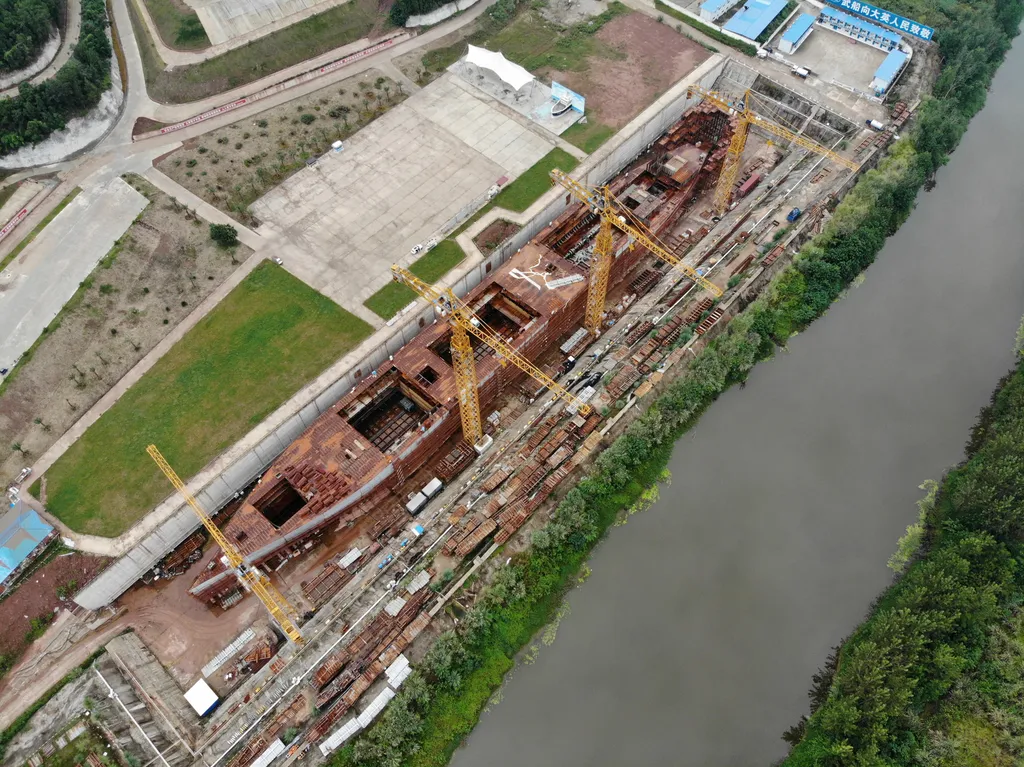 Full-size Titanic replica built with $145 million investment in southwest China China Chinese Sichuan Suining full-size replica Titanic doomed luxury ocean liner kína Szecsuán 