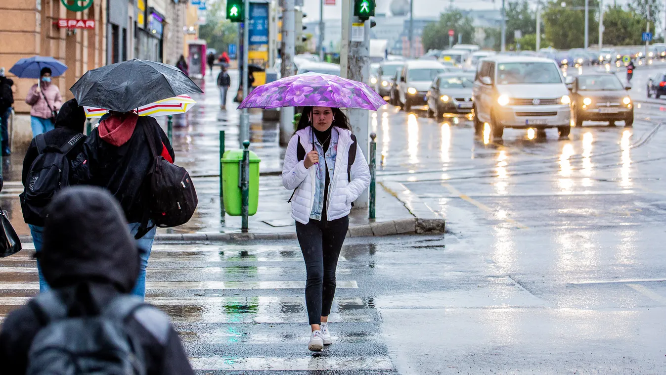 eső, ősz, Budapest, esernyő, járókelők, maszk, forgalom, 9. kerület, tömegközlekedés, villamos 