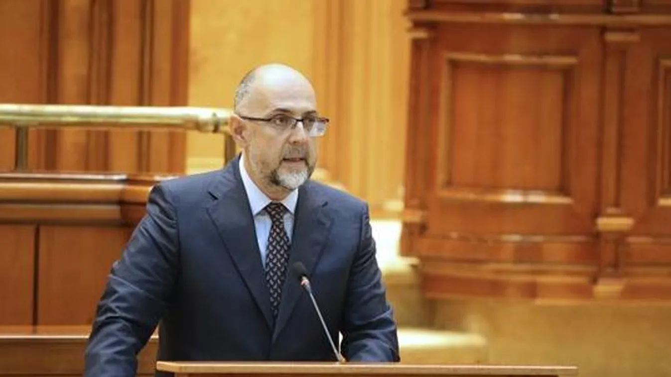 Kelemen Hunor, a Romániai Magyar Demokrata Szövetség (RMDSZ) elnöke felszólal a kormány ellen beterjesztett bizalmatlansági indítvány vitáján a kétkamarás román parlament együttes ülésén 2019. október 10-én. 