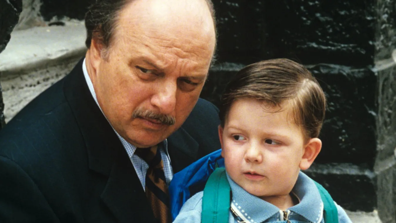 DENNIS FRANZ;AUSTIN MAJORS Blue, Photography, New York City Police Department, 1990-1999, Arts Culture and Entertainment, Austin Majors, Dennis Franz, California, City Of Los Angeles, USA NYPD BLUE - "Safe Home" - Airdate: May 25, 1999. (Photo by ABC Phot
