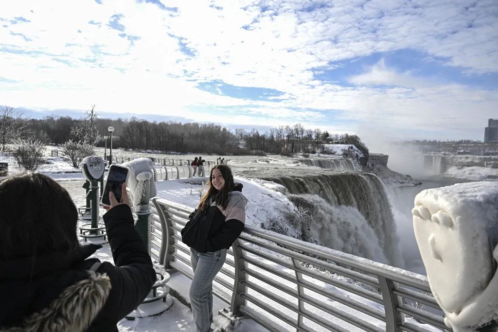 Niagara Falls, Csodálatos látvány a részben befagyott Niagara-vízesés, galéria, 2022 