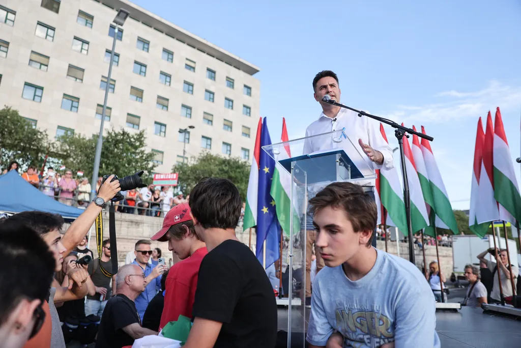 MZP, Márki-Zay Péter, tüntetés, tiltakozás, Jászai Mari tér, Budapest, KATA változás, KATA adó, KATA 