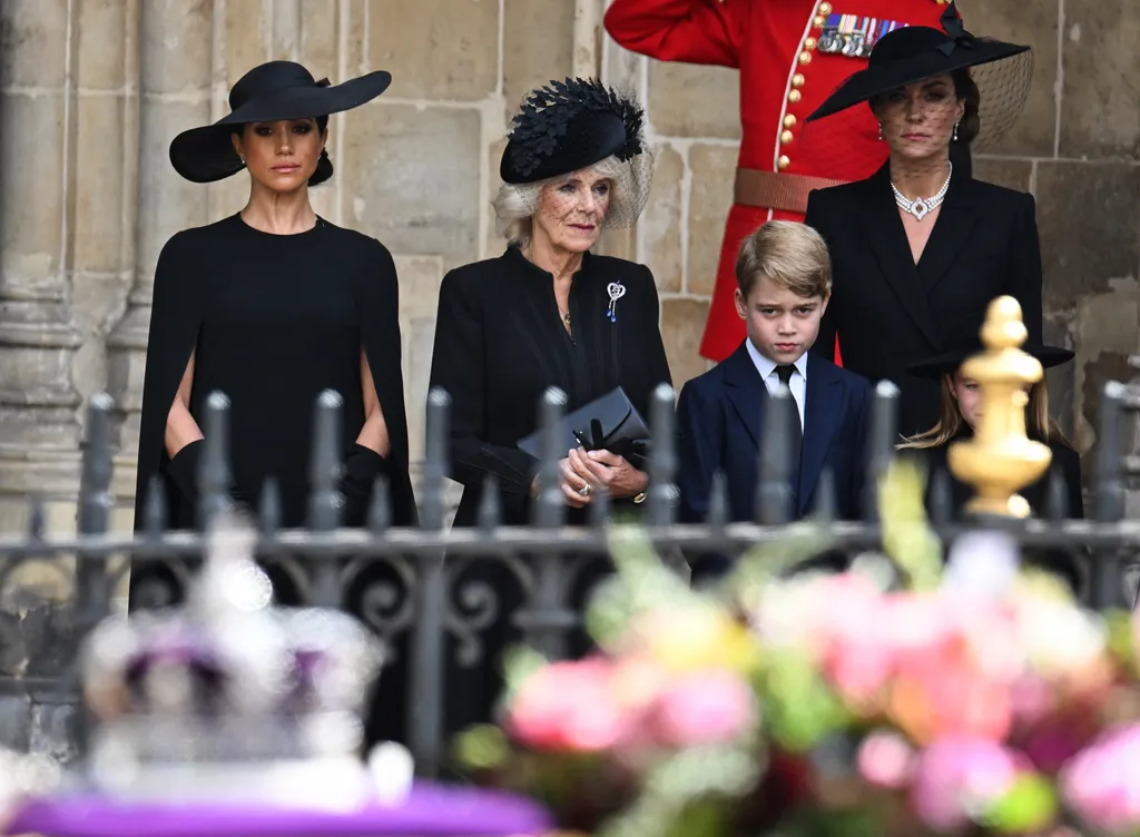 II. Erzsébet brit királynő, II. Erzsébet temetése, temetés, halála, II. Erzsébet halála, királynő, royals deat, Kamilla, Meghan, Katalin, György 