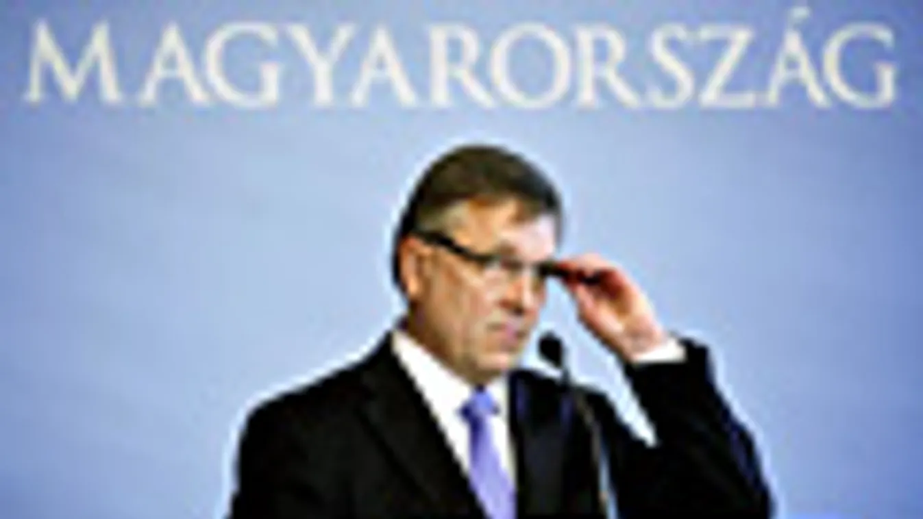 Matolcsy György nemzetgazdasági miniszter beszél a Miniszterelnökségen tartott kormányszóvivői sajtótájékoztatón