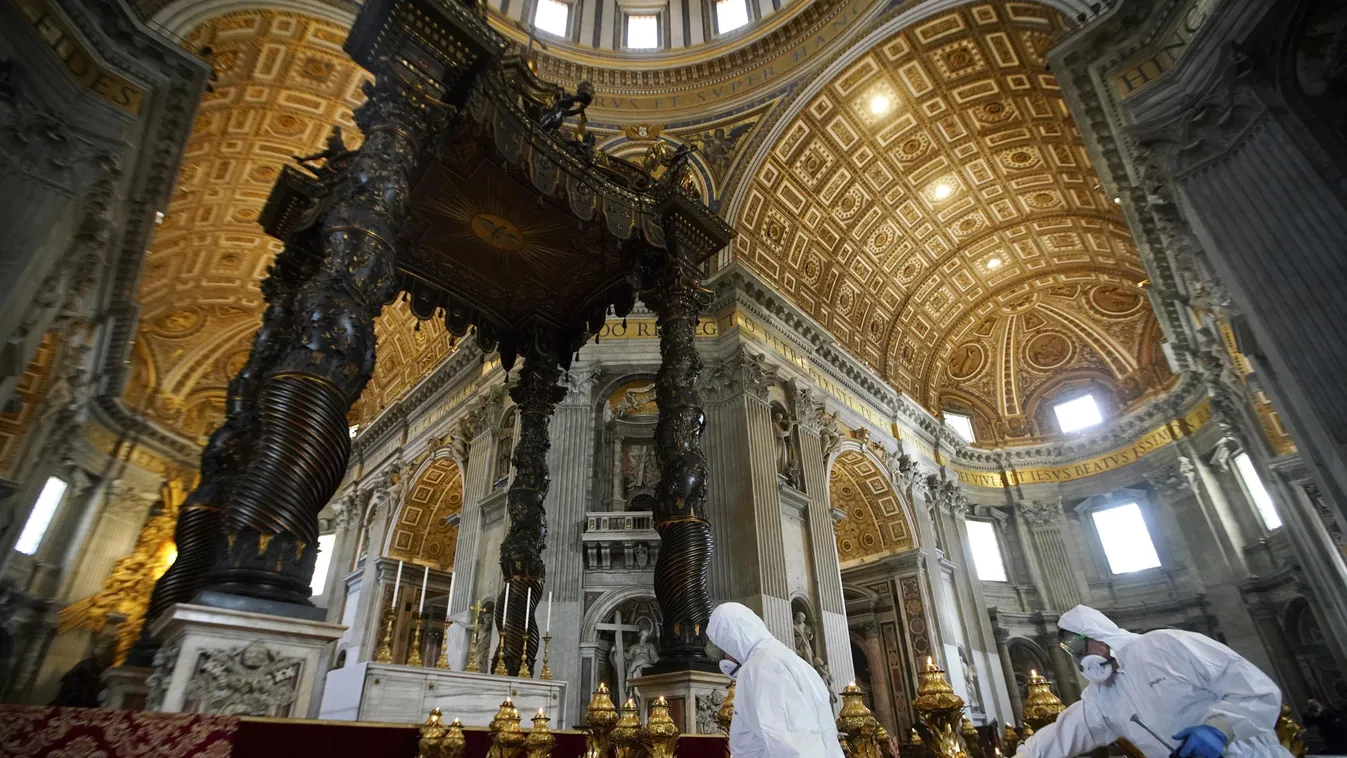 Szent Péter-bazilika 
Védőöltözetet viselő munkások fertőtlenítik a vatikáni Szent Péter-bazilikát 2020. május 15-én, a koronavírus-járvány idején. Az országban a tervek szerint május 18-től újranyithatnak a templomok. Olaszországban a bevezetett 