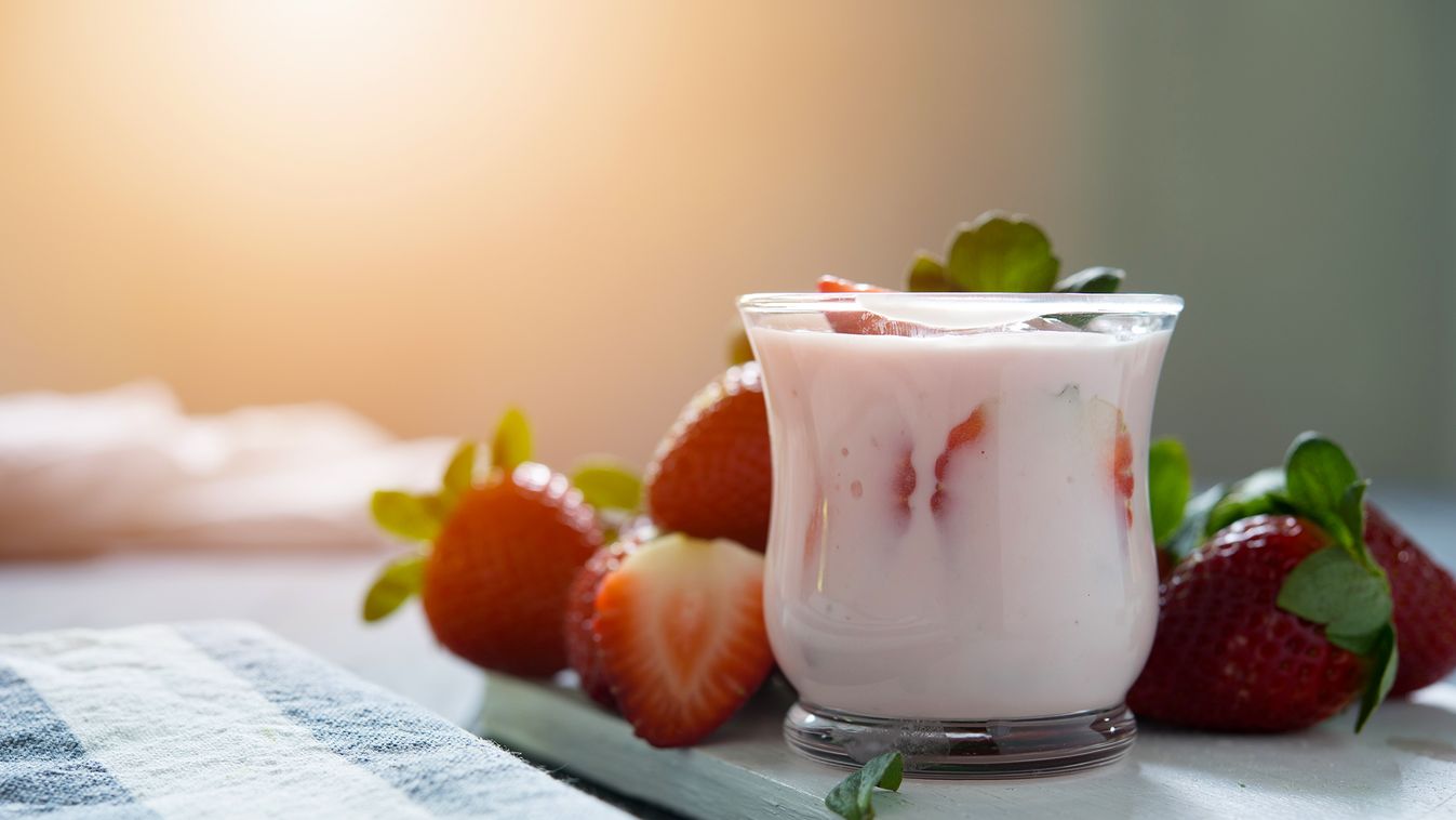 Készíts egészéges gyümölcsös joghurtot házilag: recept!  eper joghurt 