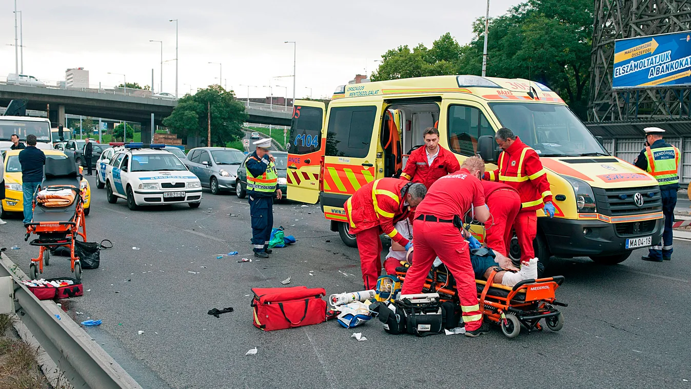 Két motoros ütközött a Hungária körúton 