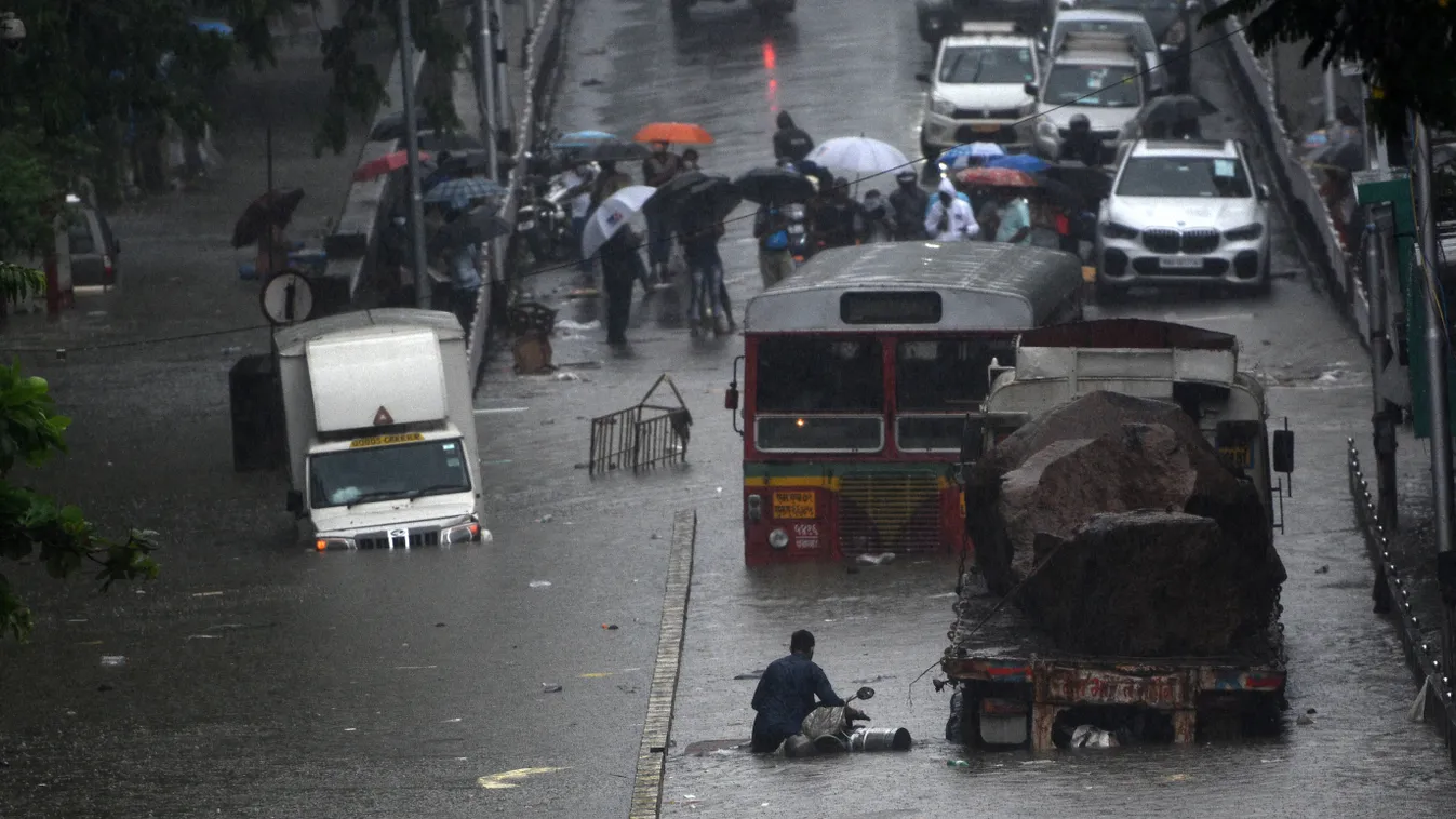 eső áradás India Mumbai 