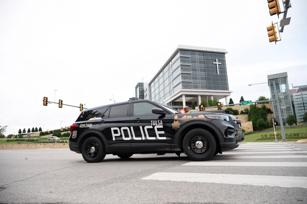 Tulsa, Oklahoma, lövöldözés, ámokfutó, St. Francis Kórház , amerikai kórház,  Shooting At Tulsa Medical Building Leaves Four Dead GettyImageRank2 Color Image Horizontal CRIME 