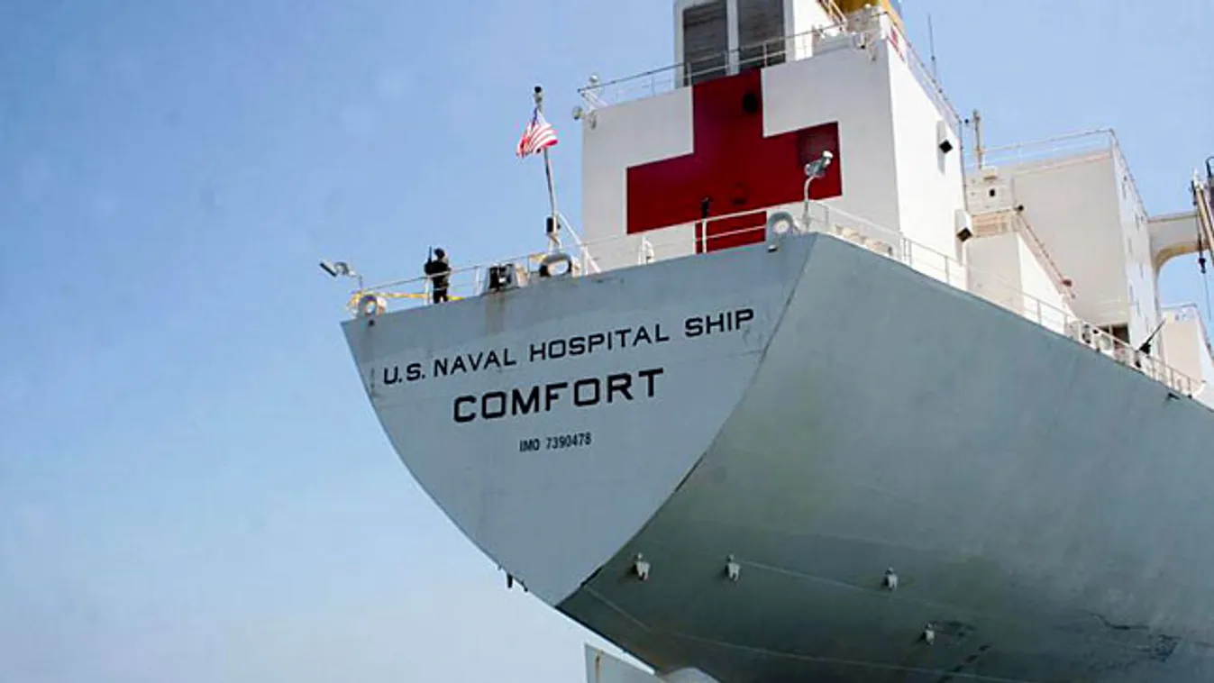 egészségügyi biztosítások, VIP-kórház egy casco árából, Az amerikai haditengerészet kórházhajója a perui Paita kikötőjében 2011. április 30-én. A hajó mintegy 5000 alacsony jövedelmű helyit lát el dél-amerikai útján