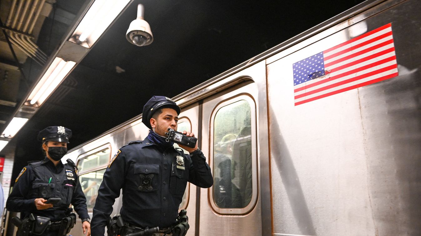 brooklyni metró  NYPD Increases Security In Subway Stations After Brooklyn Shooting GettyImageRank2 Color Image new york city police department subway mta transportation Horizontal 