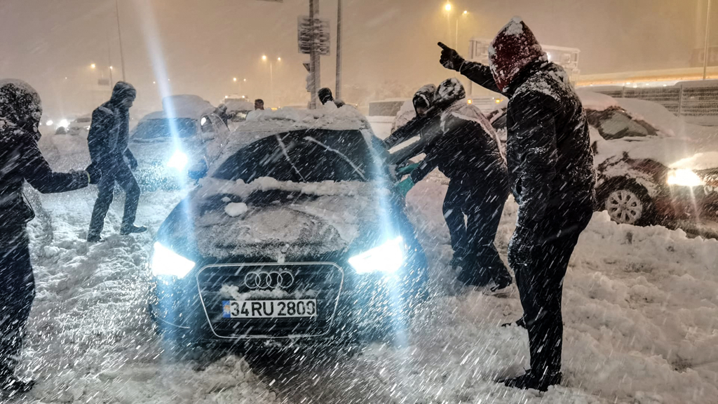 Havazás Törökországban  2022.01. 
 Heavy snow hits Turkiye’s Istanbul 2022,cold,Istanbul,snow,snowfall,winter Horizontal 