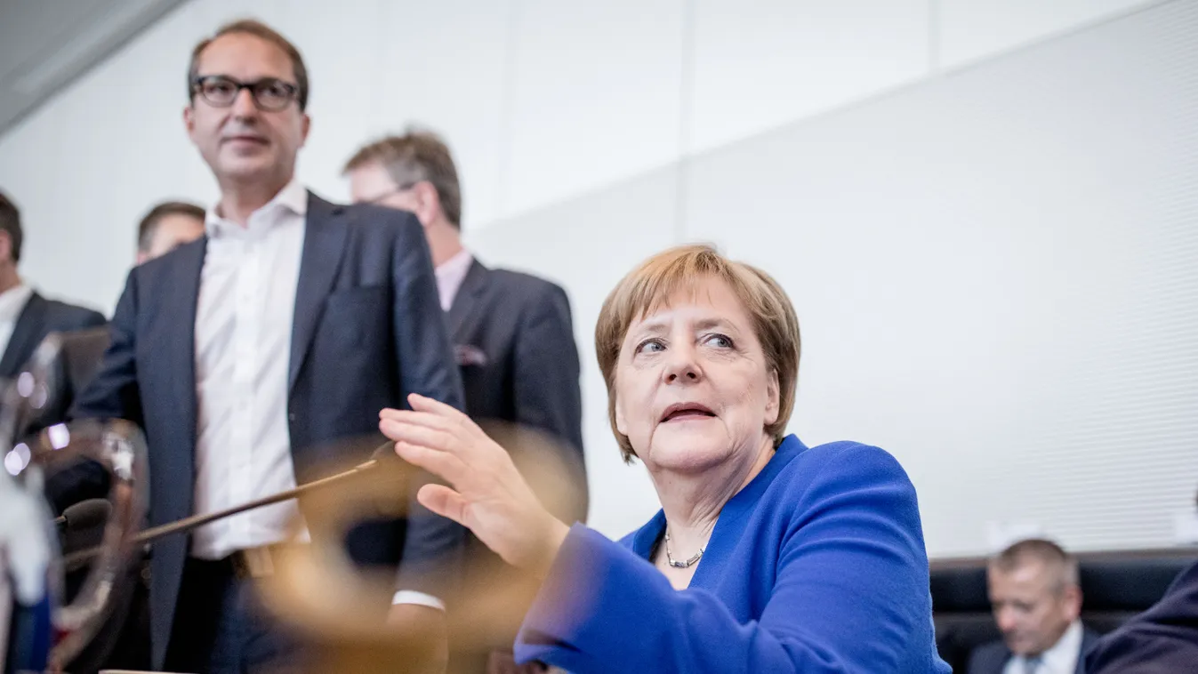 Asylum dispute - Faction meeting POLITICS GOVERNMENT parties CDU CSU 