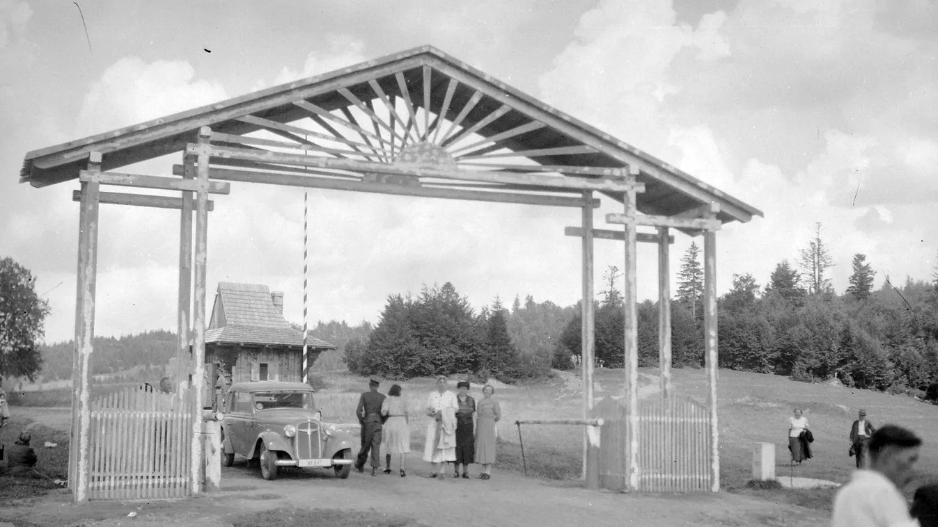 Vereckei-hágó, a lengyel-magyar határ 1939-ben a a győzelmi kapuval.Ukrajna 