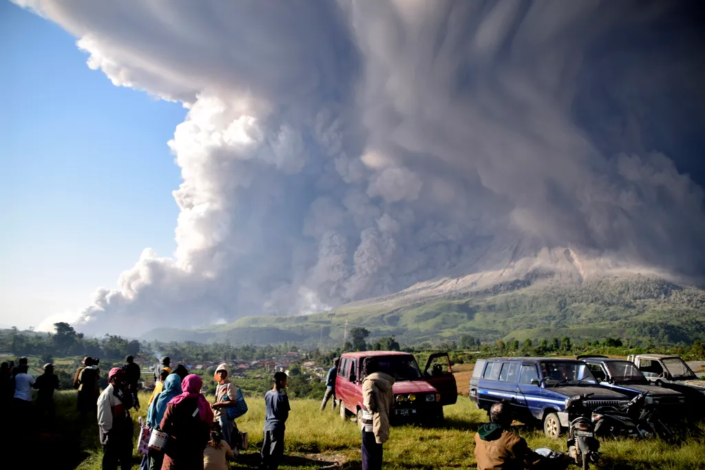 Vulkánkitörés Indonéziában, Sinabung tűzhányó, galéria, 2021 