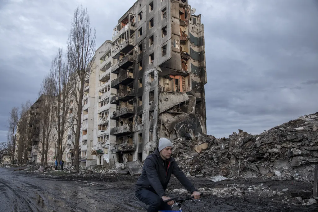 Ukrajna, Ukrán válság 2022, ukrán, orosz, háború, orosz-ukrán háború, rom, romok, Kijev, lakos 