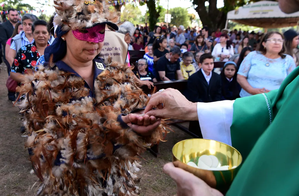 Paraguay látványos és hagyománytisztelő fesztiválja, a Guaicuru Nemande, hagyomány, vallás, Paraguay, dél-amerika, beöltözött, maszk, maszkok, Guaicuru Ńemonde 
