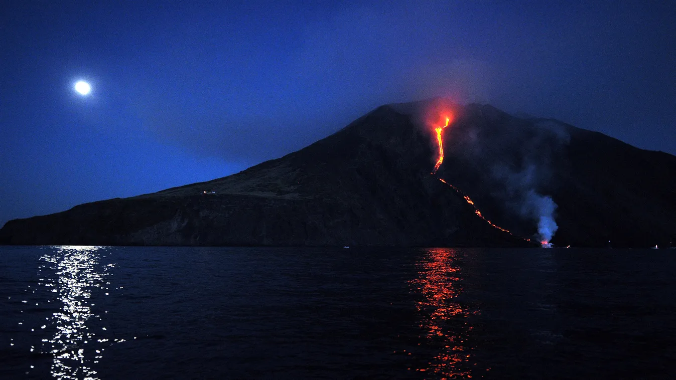 Stromboli, vulkán, lávafolyás 