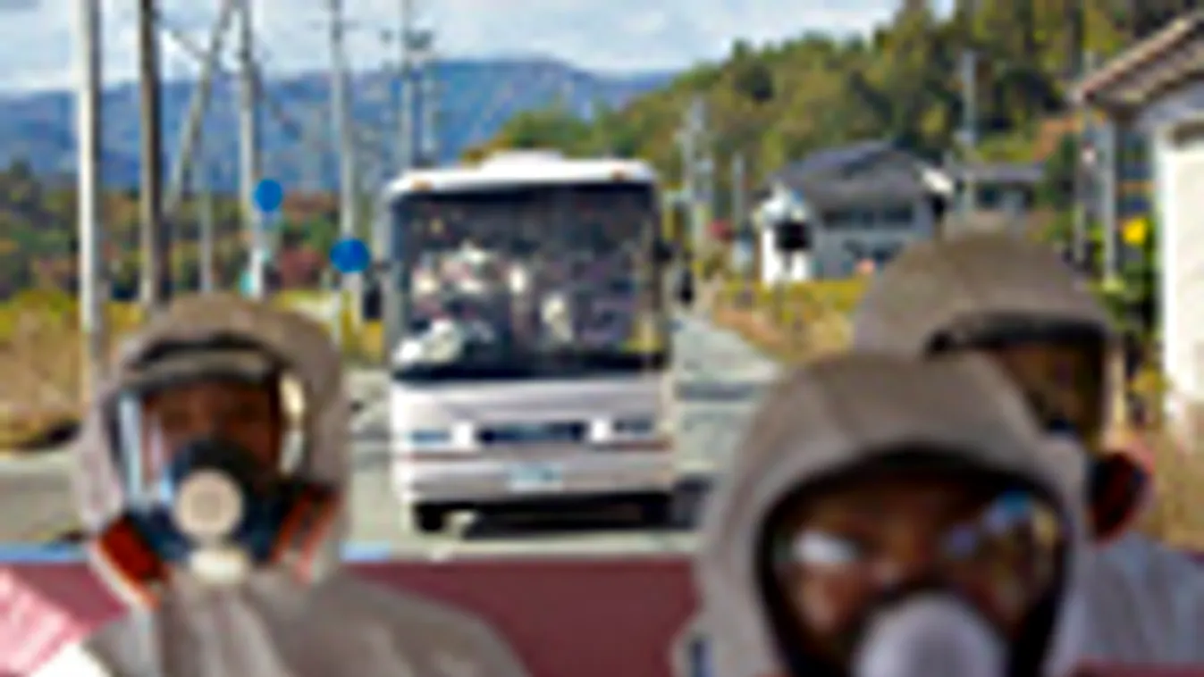 Fukusimai túristák, japán hivatalnoko látogatása a Dai Ichi nukleáris erőműbe