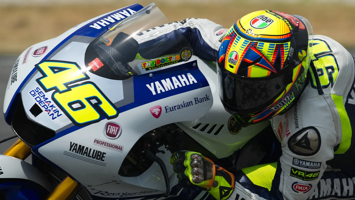 Yamaha Factory Racing's Italian rider Valentino Rossi takes a corner during the first MotoGP pre-season testing session on the second day at the Sepang circuit outside Kuala Lumpur on February 5, 2014. AFP PHOTO / MOHD RASFAN 