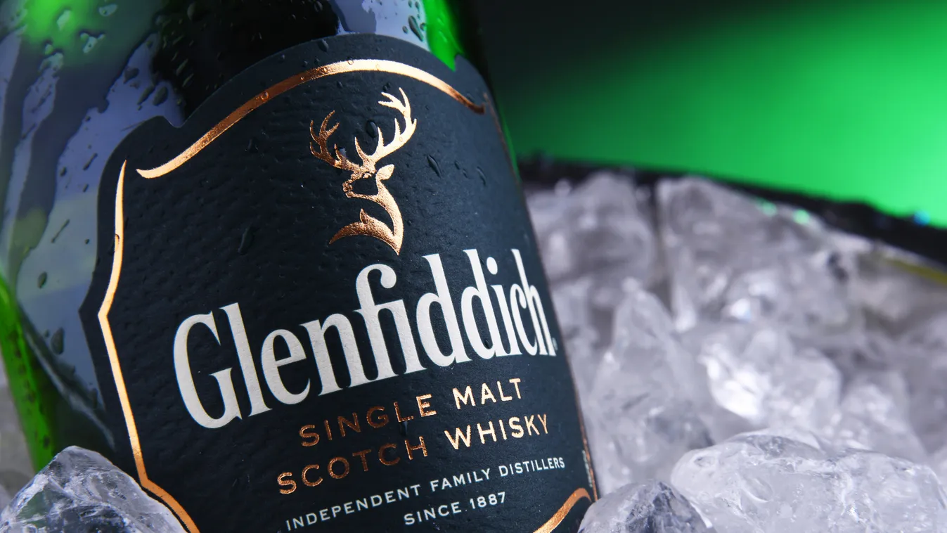 Glenfiddich whisky, alkohol, ital, 
 Poznan,,Pol,-,Oct,31,,2019:,Bottle,Of,Glenfiddich,,The distillery,glenfiddich,illustrative editorial,cold,ice,bottle,li 